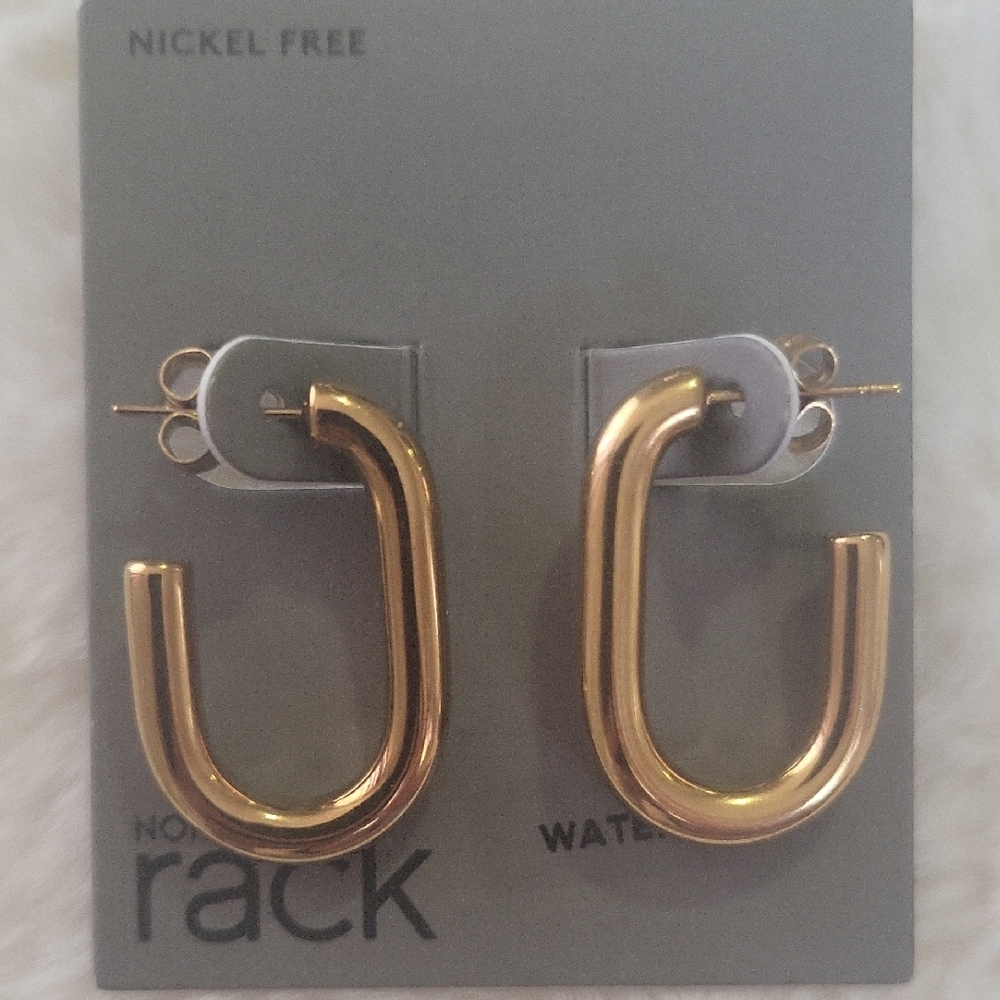Stylish Gold U-Shaped Earrings - Picture 1 of 3